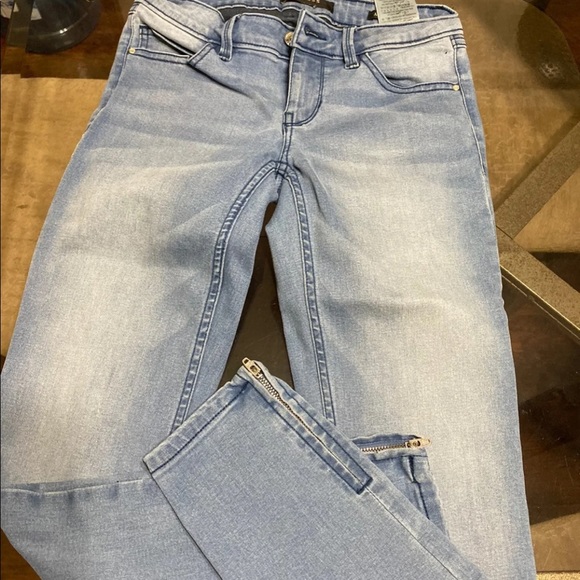 Guess - Picture 3 of 3